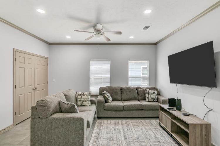 Building Photo - 2923 Pecos St