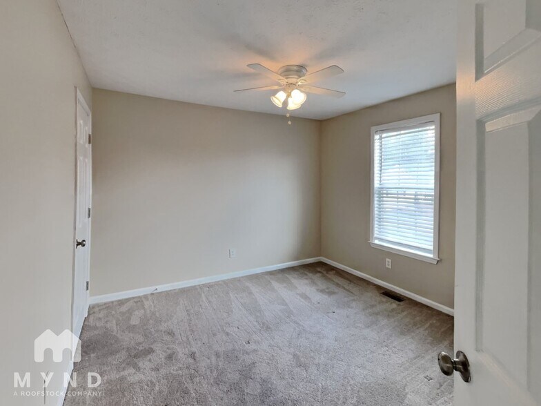 Building Photo - 495 Princeton Dr