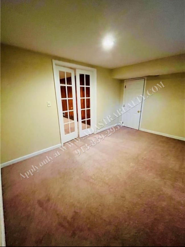 Building Photo - Charming 3 Bed 2 Bath Home-Available NOW!!