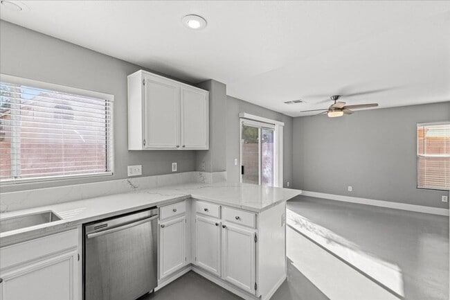 Building Photo - Fabulous Home!