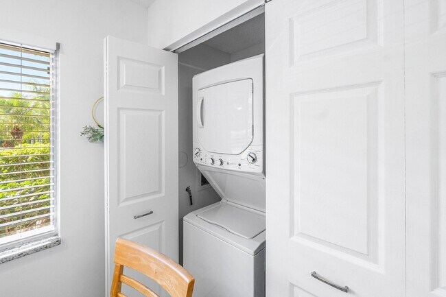 Building Photo - 7321 Amberly Ln