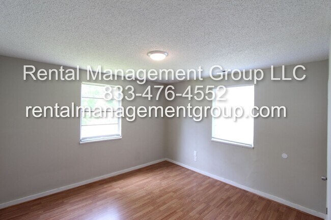 Building Photo - Corner lot with Great Curb Appeal!!