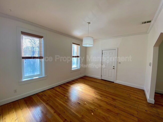 Building Photo - 819 E 25th Ave