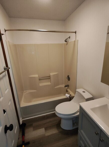 Building Photo - 569 Mary Lou Ave