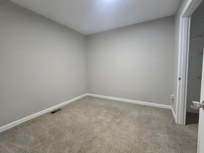 Building Photo - 316 E Highland Dr