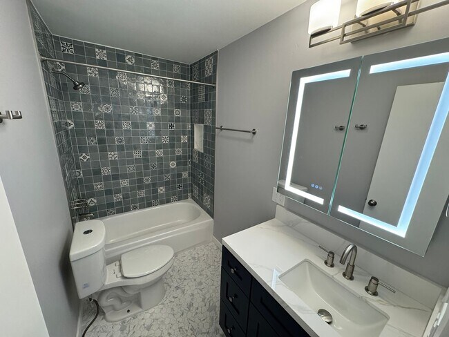 Building Photo - Modern Comfort Meets Prime Location | Stunning 1BR in North Park