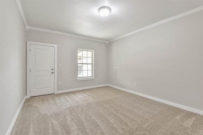 Building Photo - 329 E Washington Ave