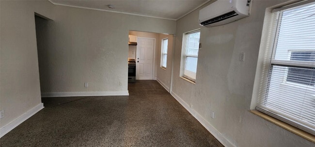 Building Photo - 2711 Lincoln St