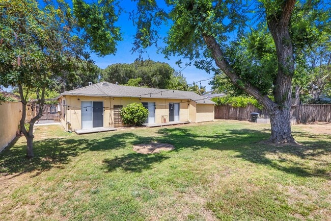 Building Photo - Beautifully Rehabbed Costa Mesa SFH with Large Yard