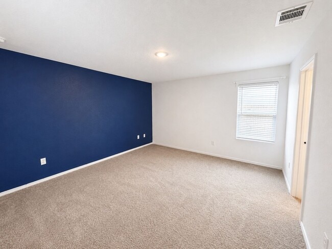Building Photo - LOVELY 3 BEDROOM 2 BATH HOME WITH EASY ACCESS TO DOWNTOWN & BROOKS CITY BASE FEATURING OUTDOOR AC...