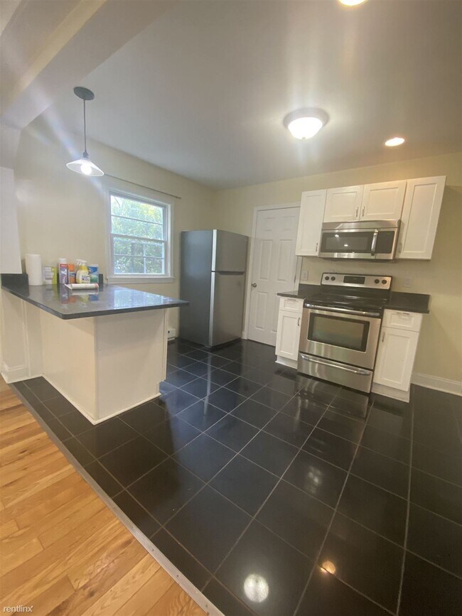 Primary Photo - 4 br, 2 bath House - 25 Melrose Dr
