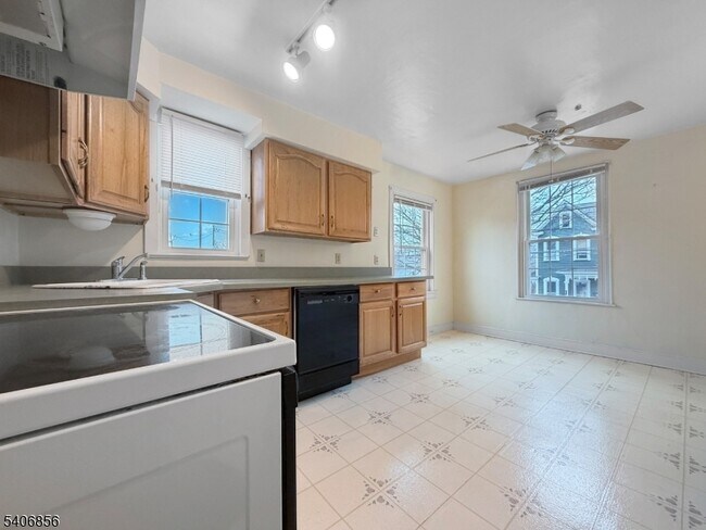 Building Photo - 416 Front St