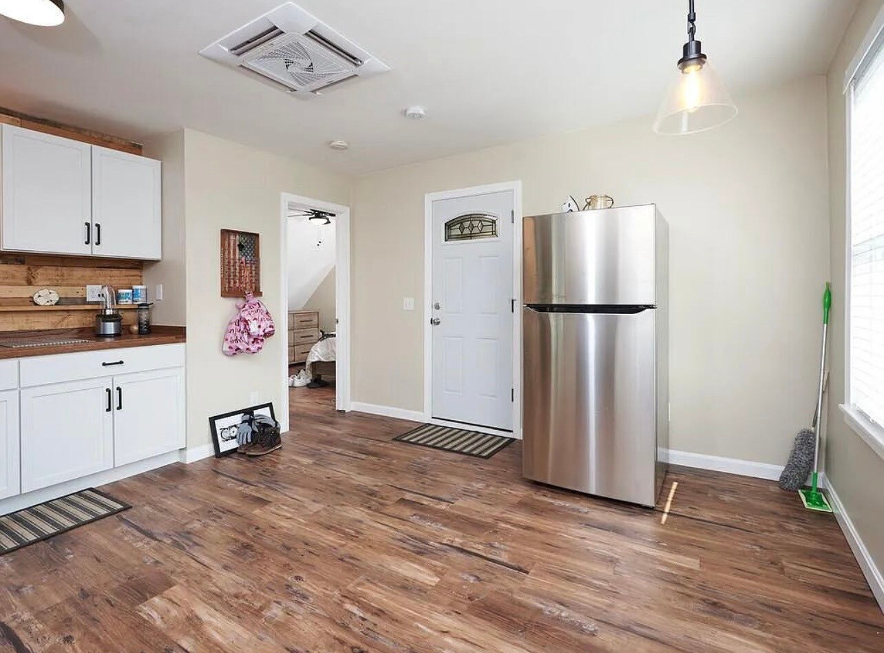 Building Photo - 42 Whipple St