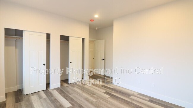 Building Photo - 61379 Brosterhous Road