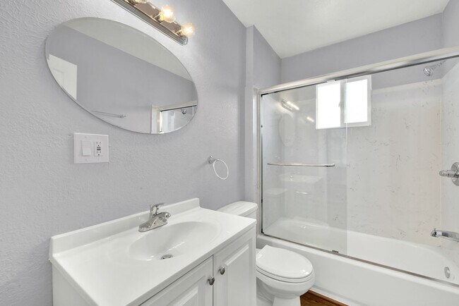 Building Photo - Great 2 Bed 1 Bath House in Vallejo -- AVA...