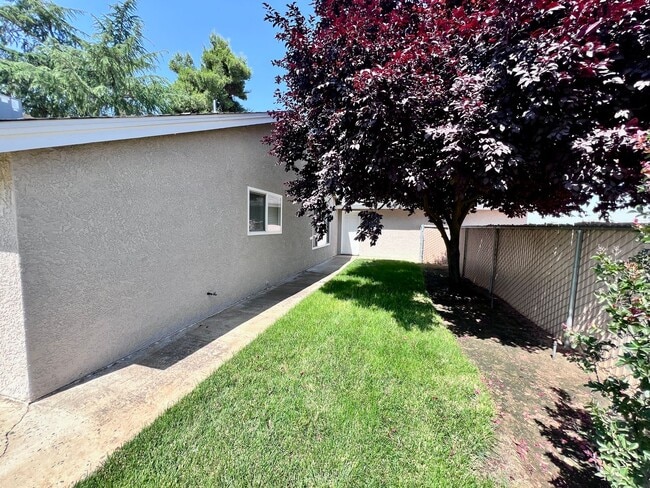 Building Photo - $2,850 Shaw & Academy 4 Bedroom / 2 Bathro...