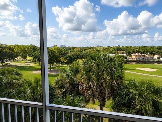 Building Photo - 250 Jacaranda Dr