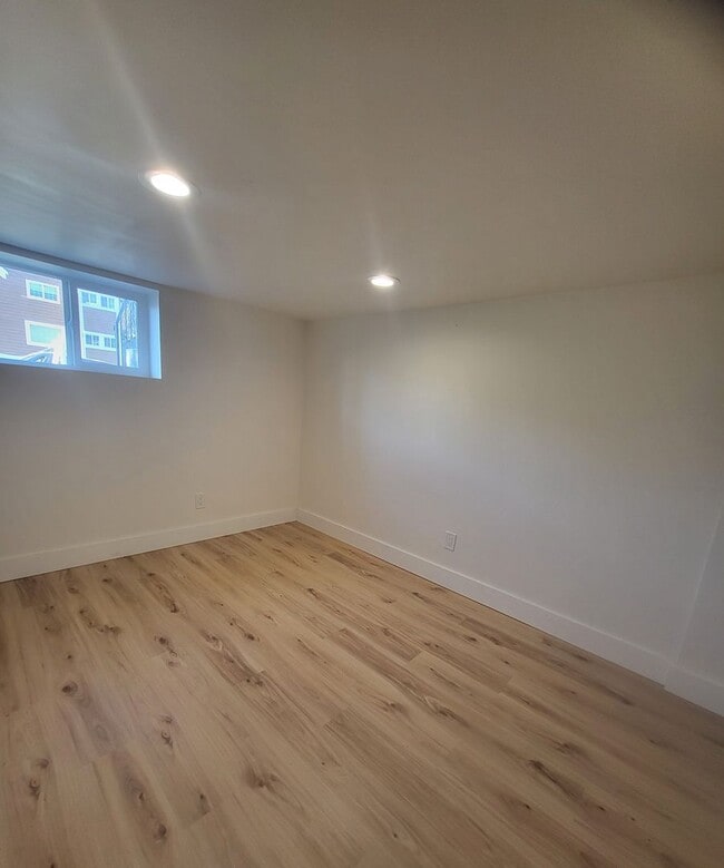 Building Photo - Khara, J - 1208 #B