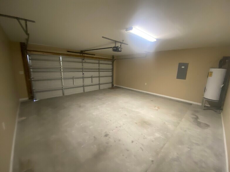 Garage 1 - 1126 Weathervane Hill Dr