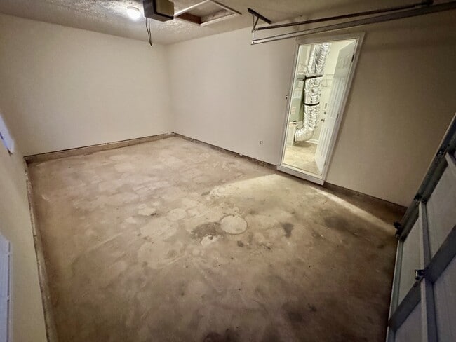 Building Photo - 200 Country Meadows Ct