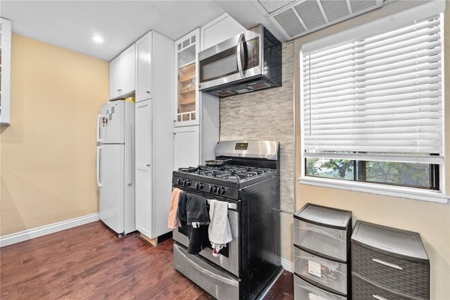 Building Photo - 10614 Shoreline Dr