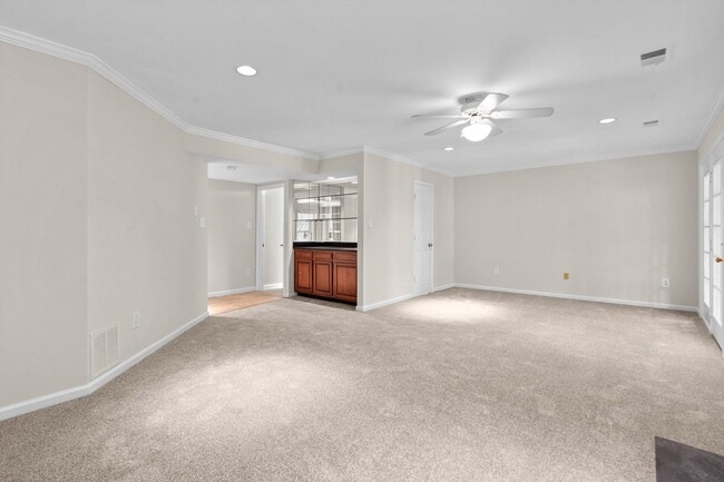 Building Photo - 3 Bed 2 Full Bath/2 Half Bath - Rockville Townhouse - Move In Ready