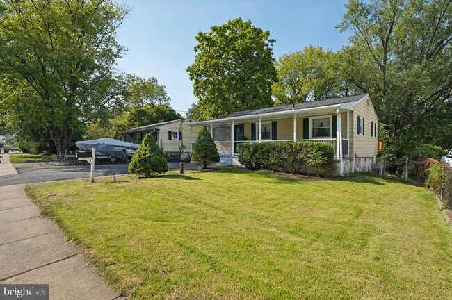 Building Photo - 229 Cabbel Dr