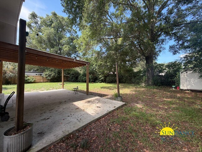 Building Photo - 219 Pilgrim Ave