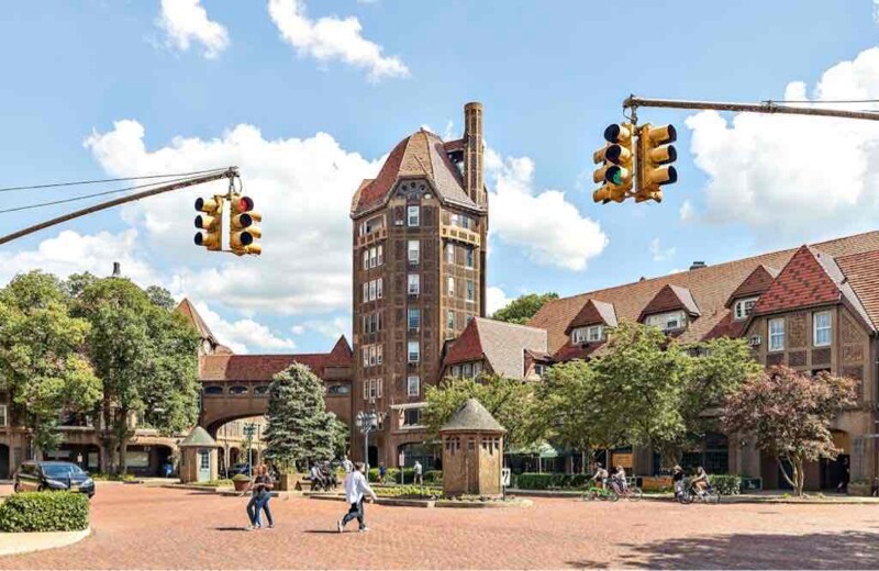 Building Photo - 104-20 Queens Blvd