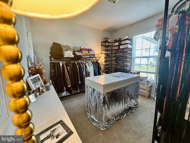 Building Photo - 100 Batik Wy