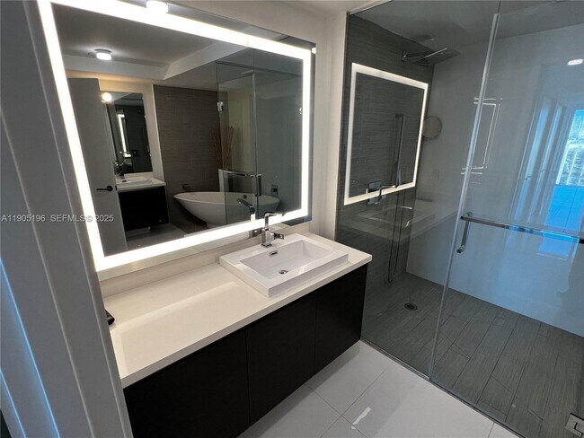 Building Photo - 300 Sunny Isles Blvd