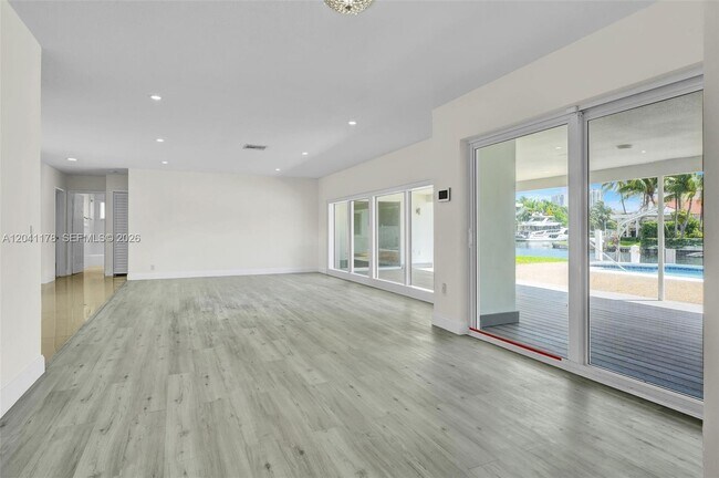Building Photo - 16453 NE 33rd Ave