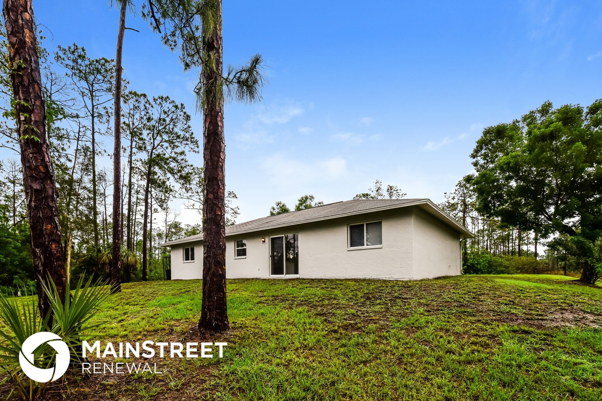 Building Photo - 802 W 11th St