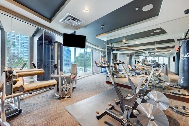 Building Photo - 360 Nueces St