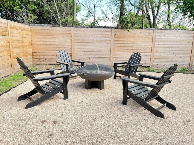 Building Photo - 7809 Mullen Dr