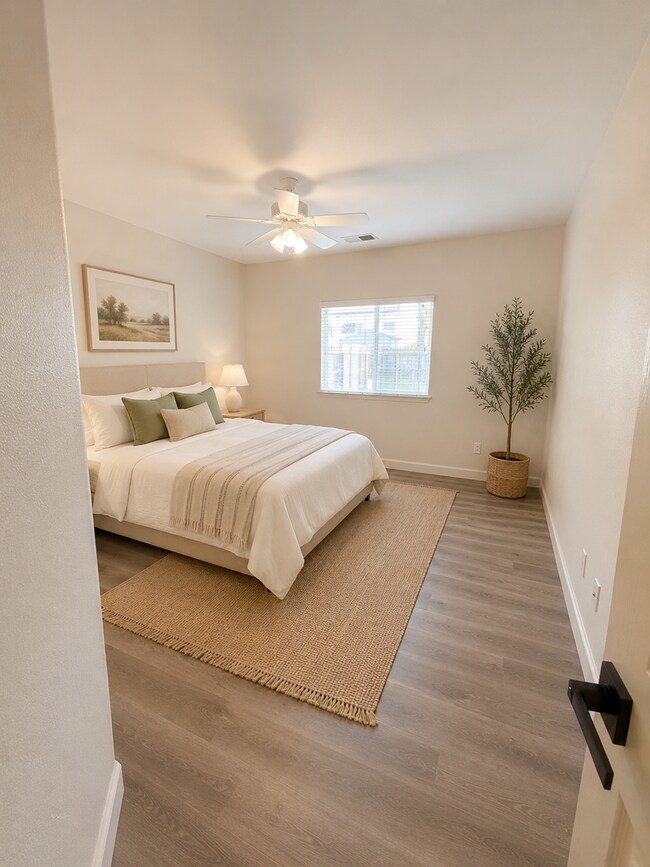 Building Photo - Spacious 4BR/2BA Family Home in Fowler – Move-In Ready for Summer!
