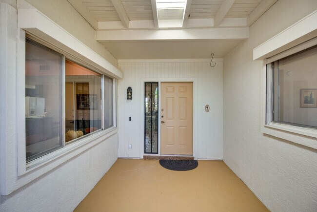 Building Photo - 815 Placita Topa