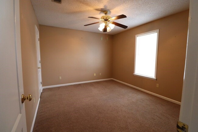 Building Photo - Cozy Retreat: Charming 3-Bedroom Home with Cul-de-Sac Location in Valdosta, GA