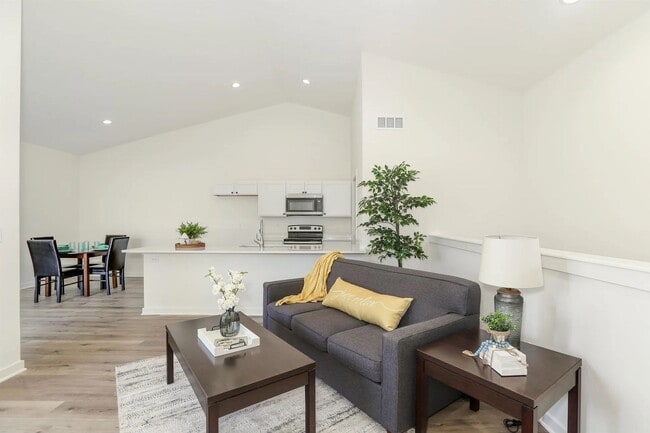 Building Photo - 5314-5316 Pinecrest