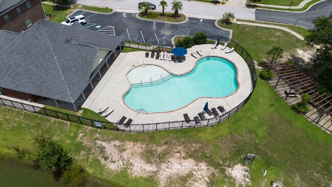 Building Photo - Now available, freshly painted with a community pool!