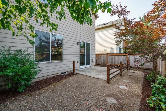 Building Photo - 3 bedroom 2.5 Bath - On Dead End Street - Low Maintenance Fenced Yard - Community Center with Swi...