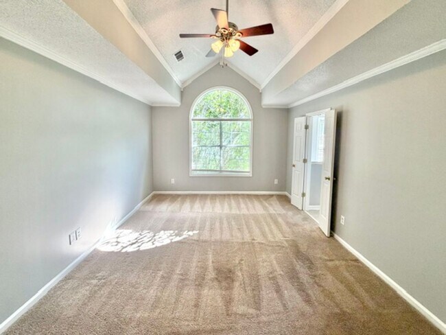 Building Photo - 8611 High Cotton Cove