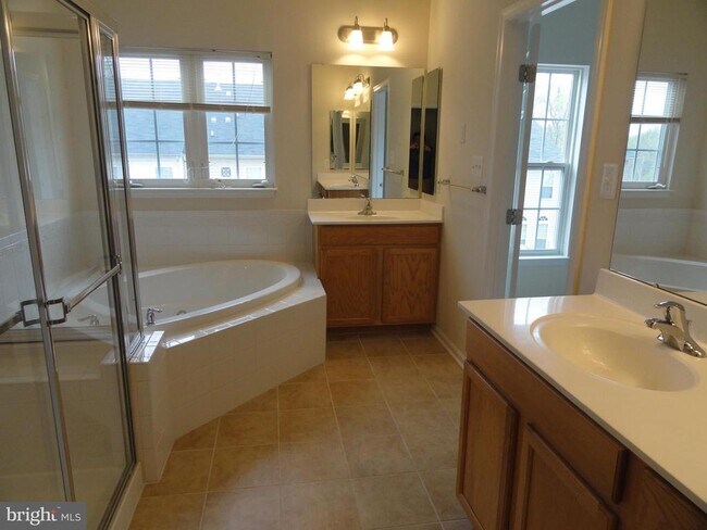 Building Photo - 2711 Lucas Run Way