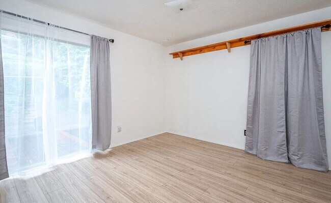 Building Photo - Remodeled 3 Bedroom, 1 Bath Home with Fenced Yard