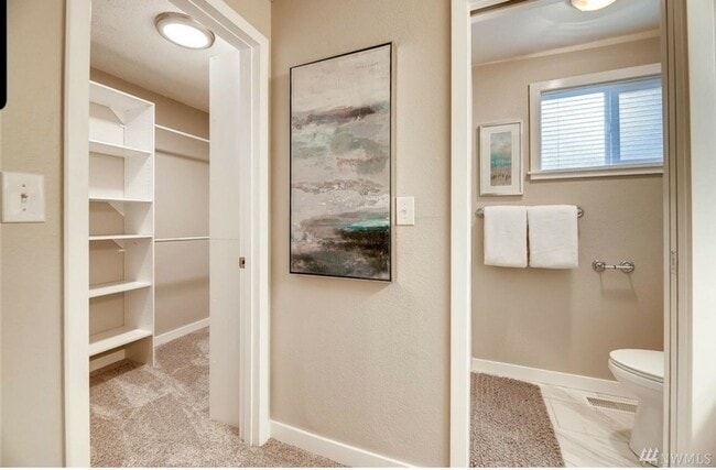 Building Photo - Kirkland Location, Charming 3 Bedroom - 1....