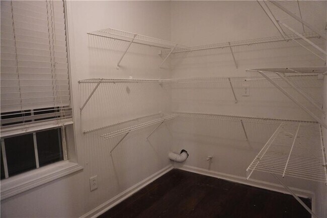 Building Photo - 840 Paper Creek Dr SE