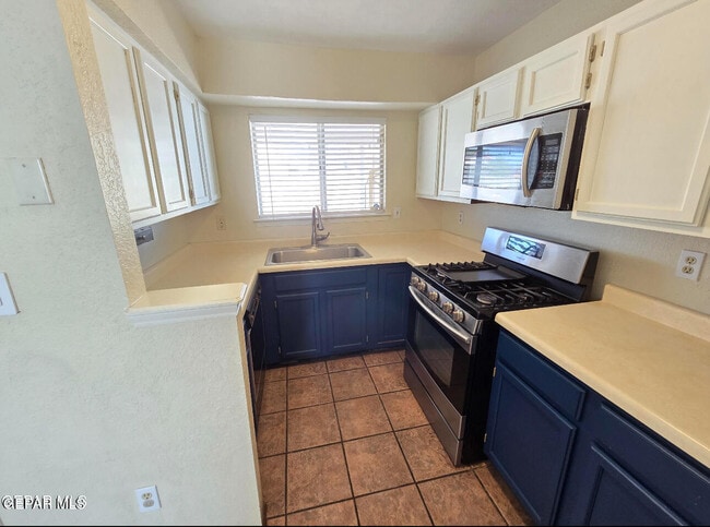 Building Photo - 11725 Fred Perry Dr