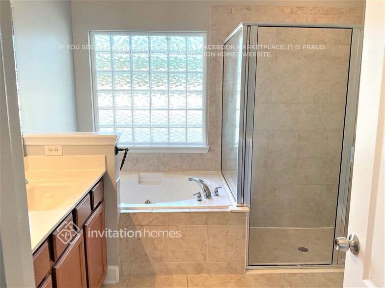 Building Photo - 14745 Falling Waters Dr
