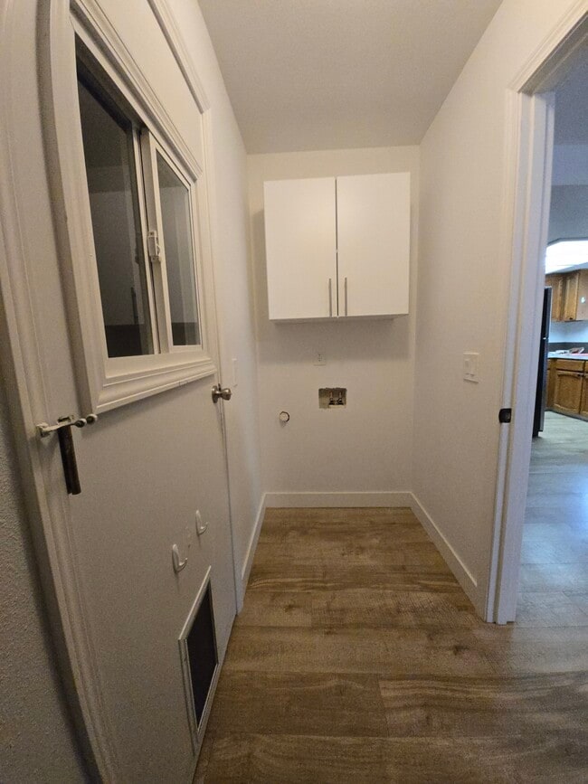 Building Photo - 1707 SW Hartley Ave