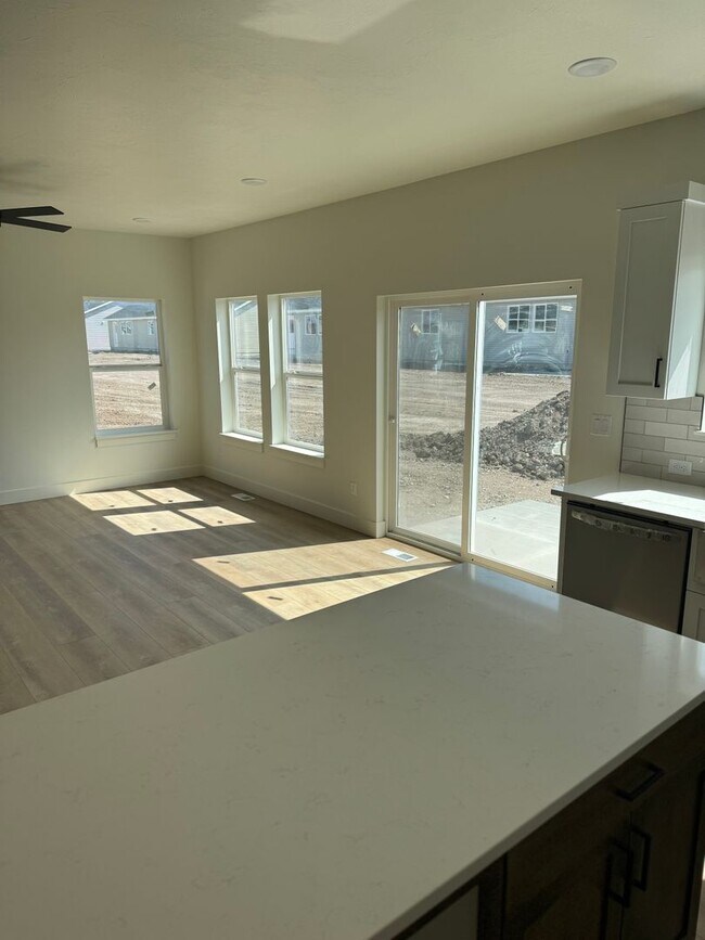 Building Photo - TWIN HOME FOR RENT IN SUGAR CITY - 3 BEDROOMS 2 FULL BATHROOMS